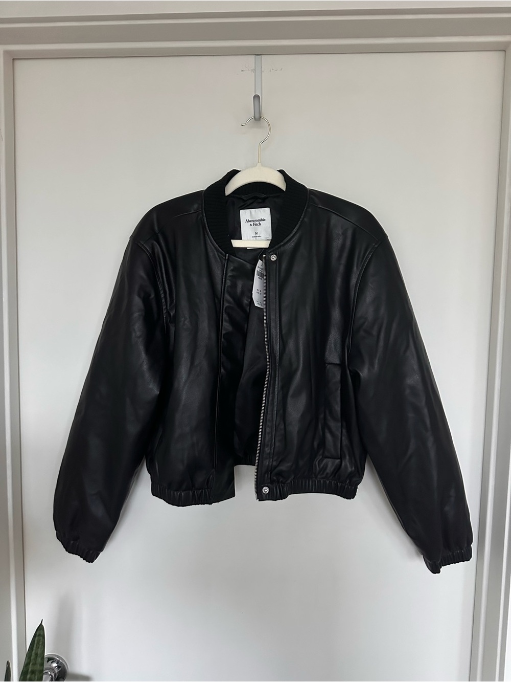 NWT/NEW - Abercrombie & Fitch Black Leather Bomber Jacket